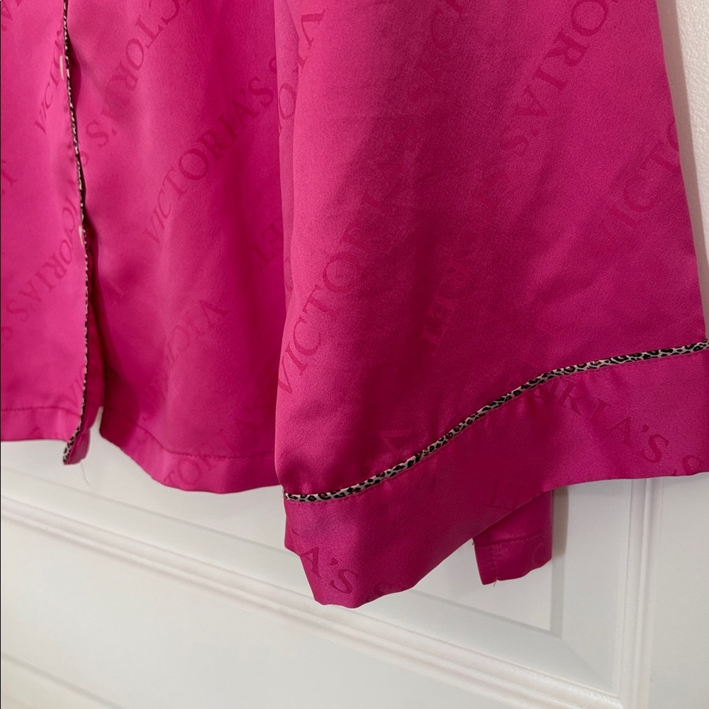 Victoria’s Secret pajama set with leopard detail, size extra large. - Picture 5 of 9